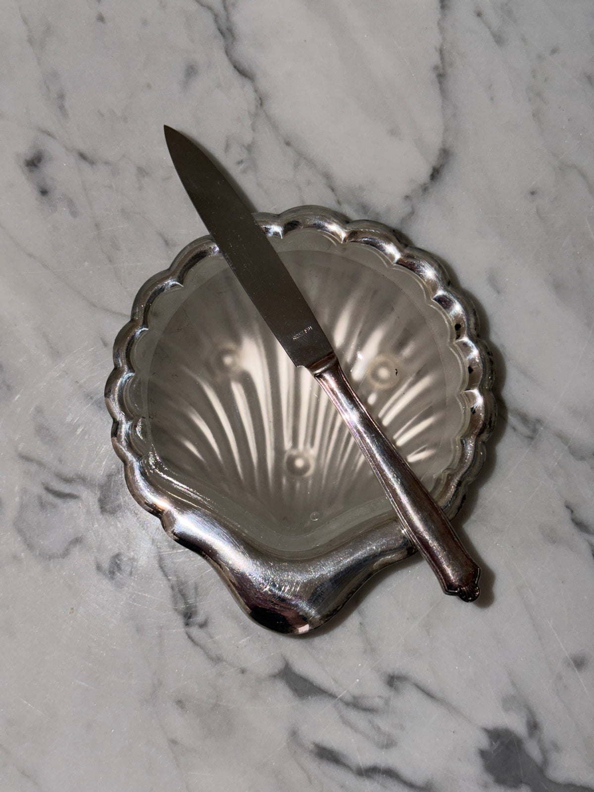 Shell butter dish with a serving knife