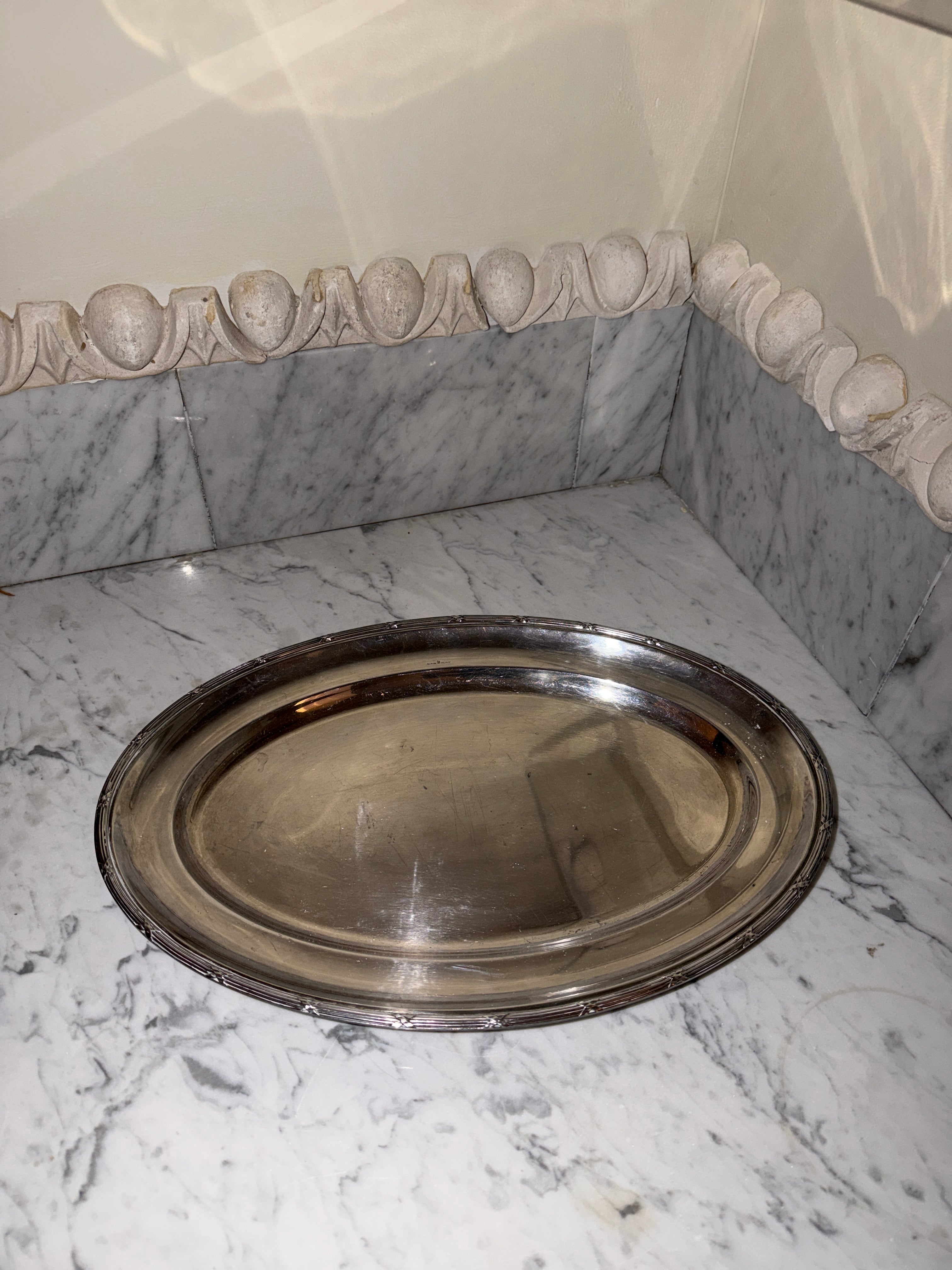 Oval tray in new silver