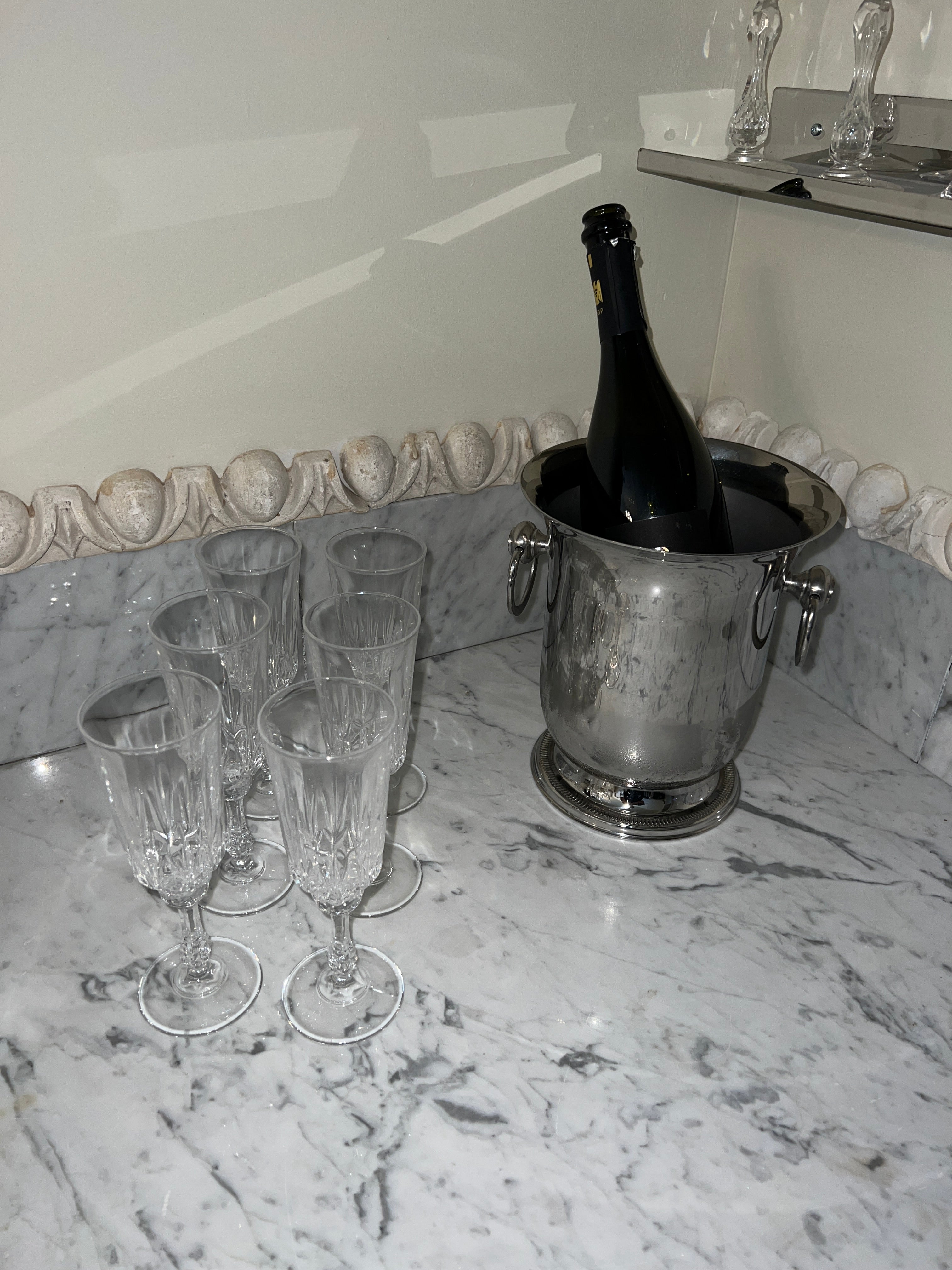 THE CHAMPAGNE  SET