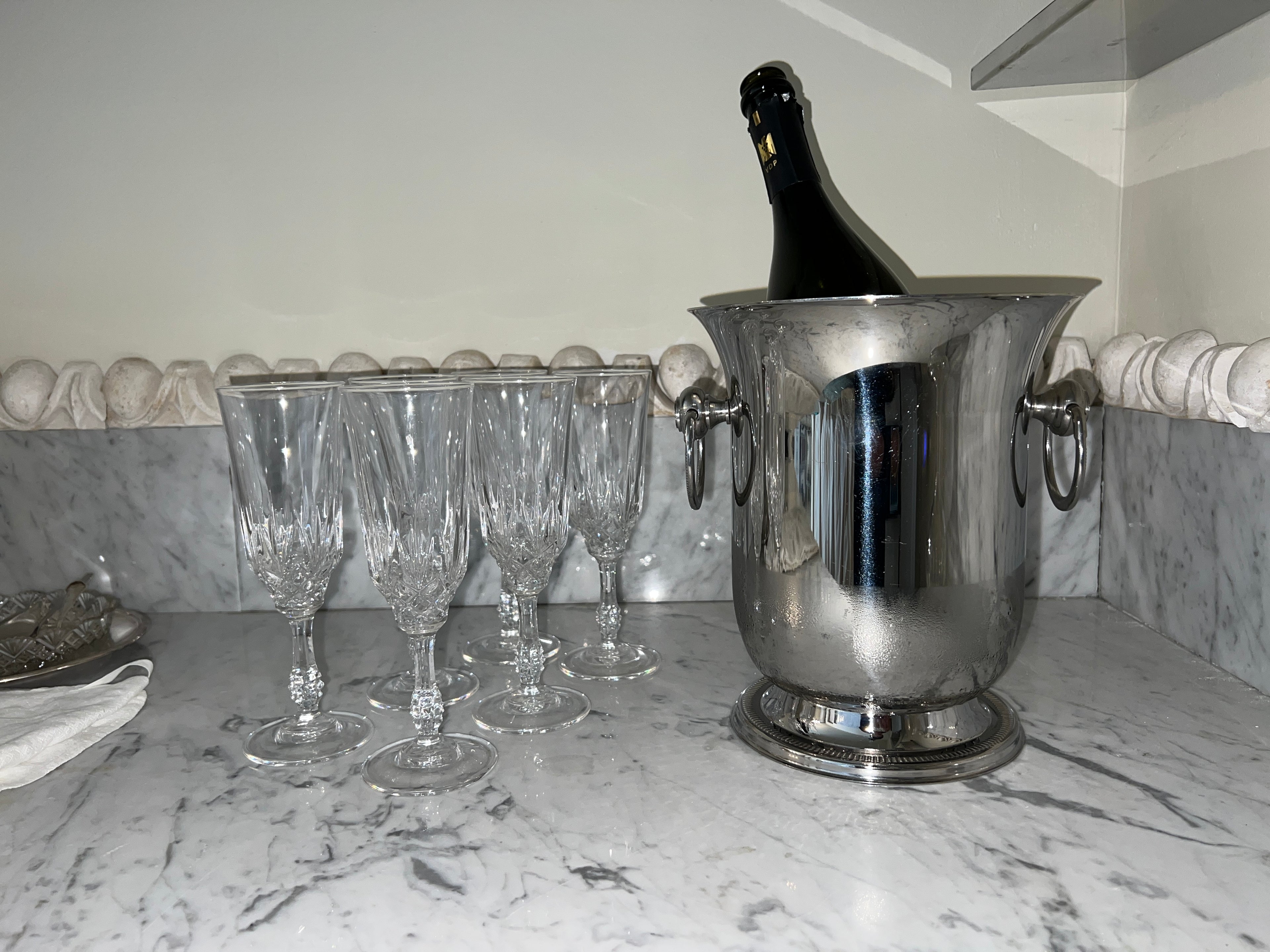 THE CHAMPAGNE  SET